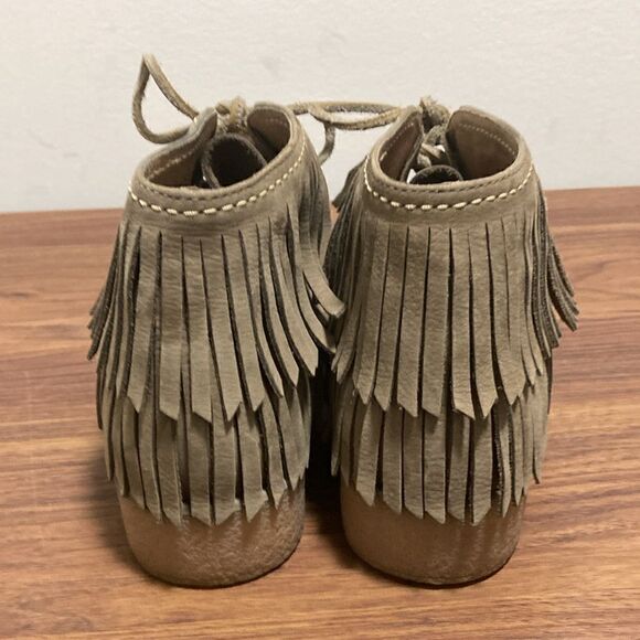 UGG Caleb Lace Up Fringe Leather Woman’s Moccasins. Size 9. - Picture 4 of 10